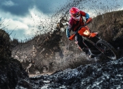 PG游戏下载-三笘薰，从德国争冠战到中国赛场，一手掌控比赛走势的亚洲魔术师