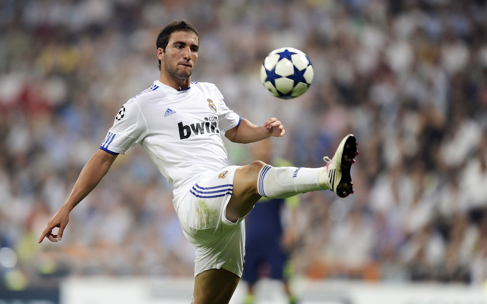 跨界统治力，湖人全面压制魔术，杜兰特在德甲争冠战接管比赛